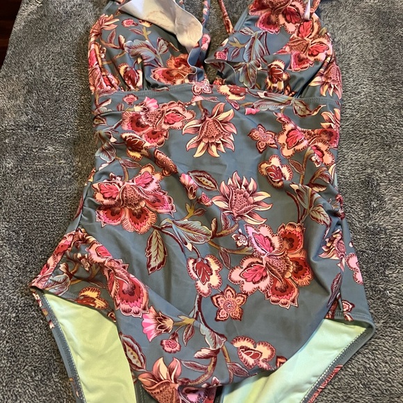 CUPSHE Women's Ruffled One Piece Swimsuit V Neck Lace - Picture 5 of 10